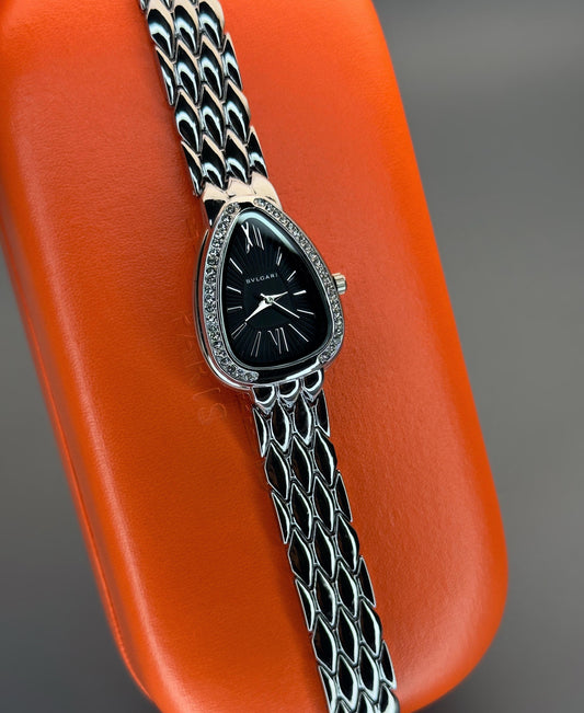 Elegant Oval Dial and Quartz movement Ladies Watch