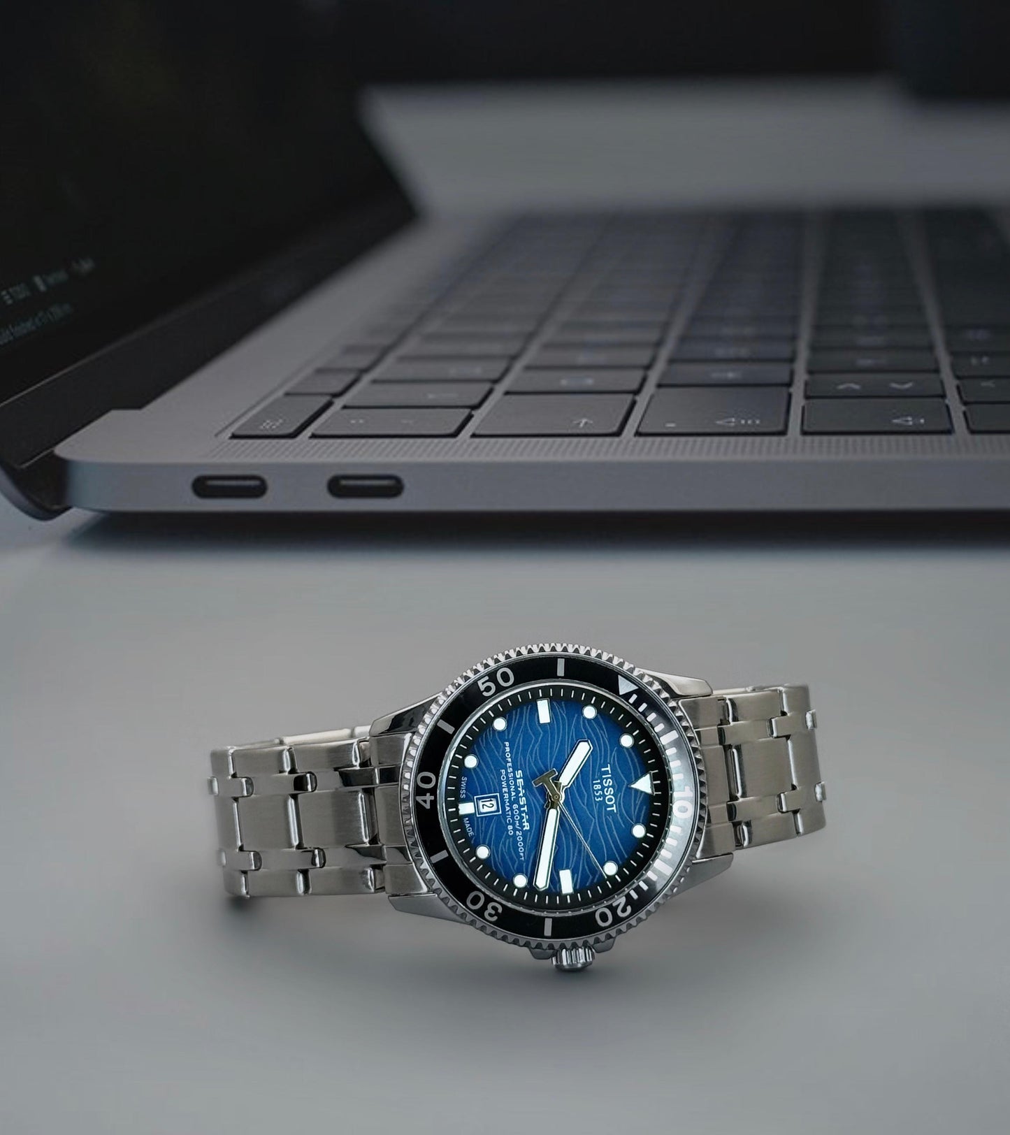 Elegant Blue Dial Stainless Steel Watch – Men’s Edition