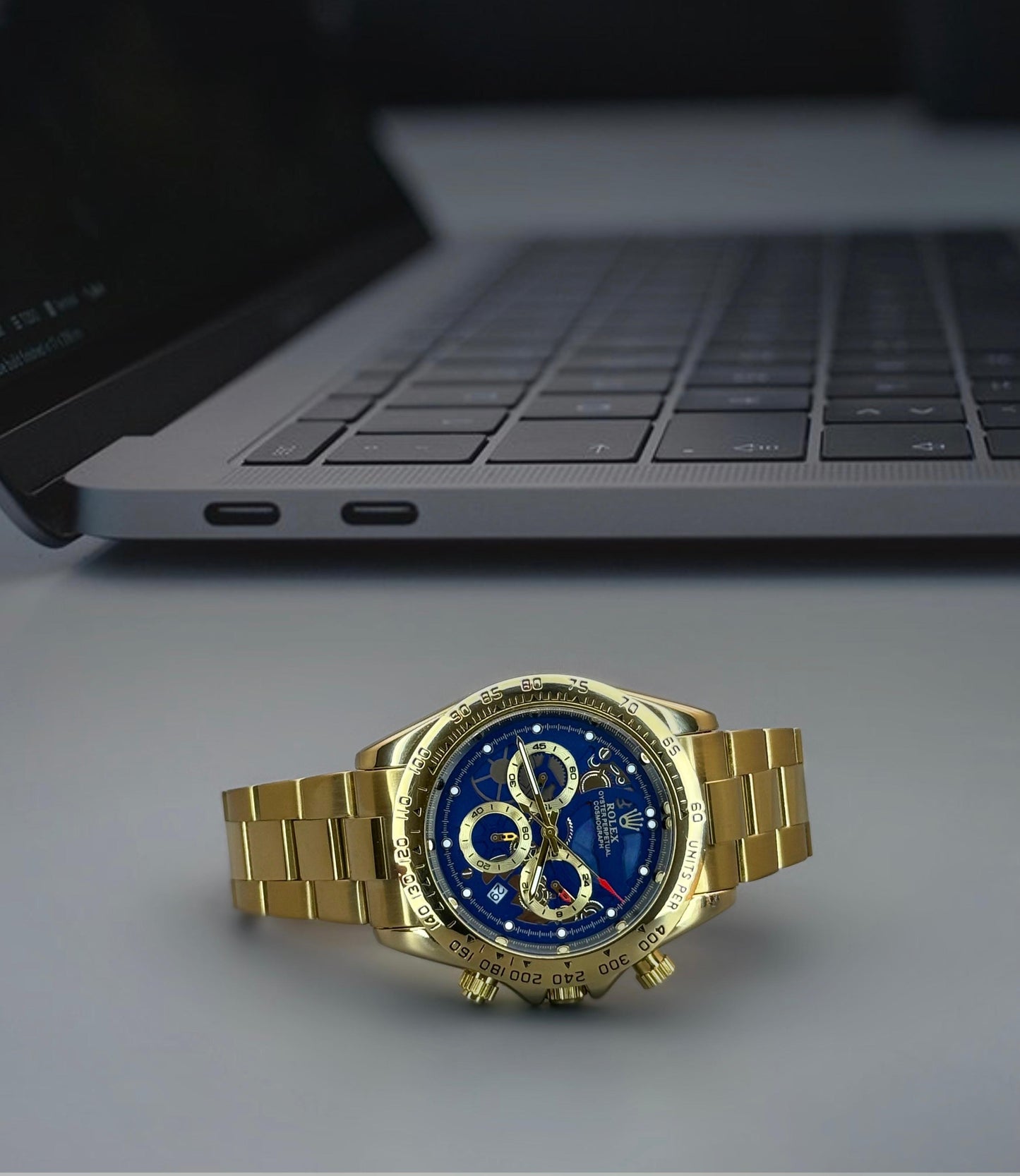 Luxury Men's Watch - Oyster Perpetual Cosmograph