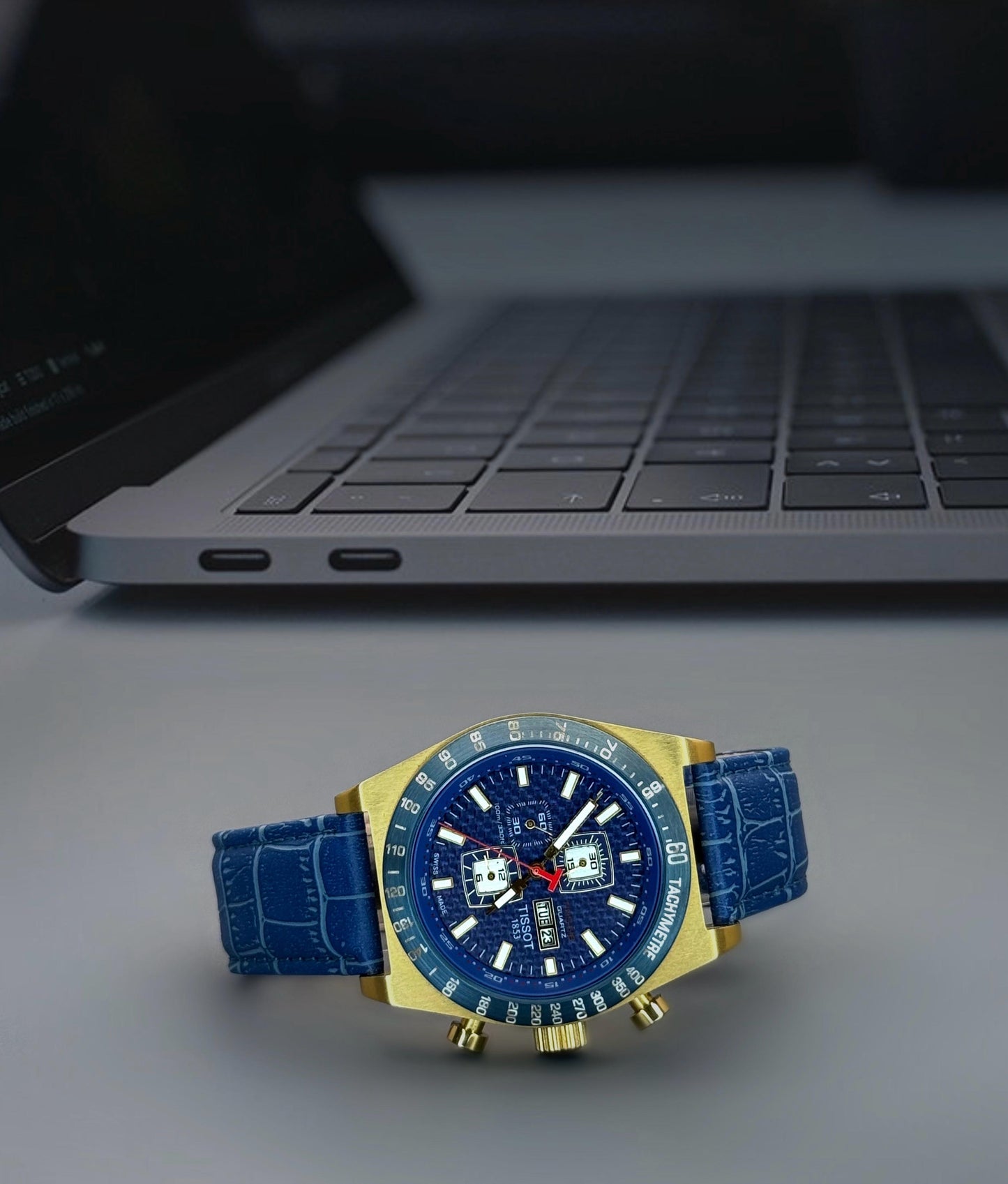 Classic Luxury Chronograph Watch : Key Features for Timeless Elegance