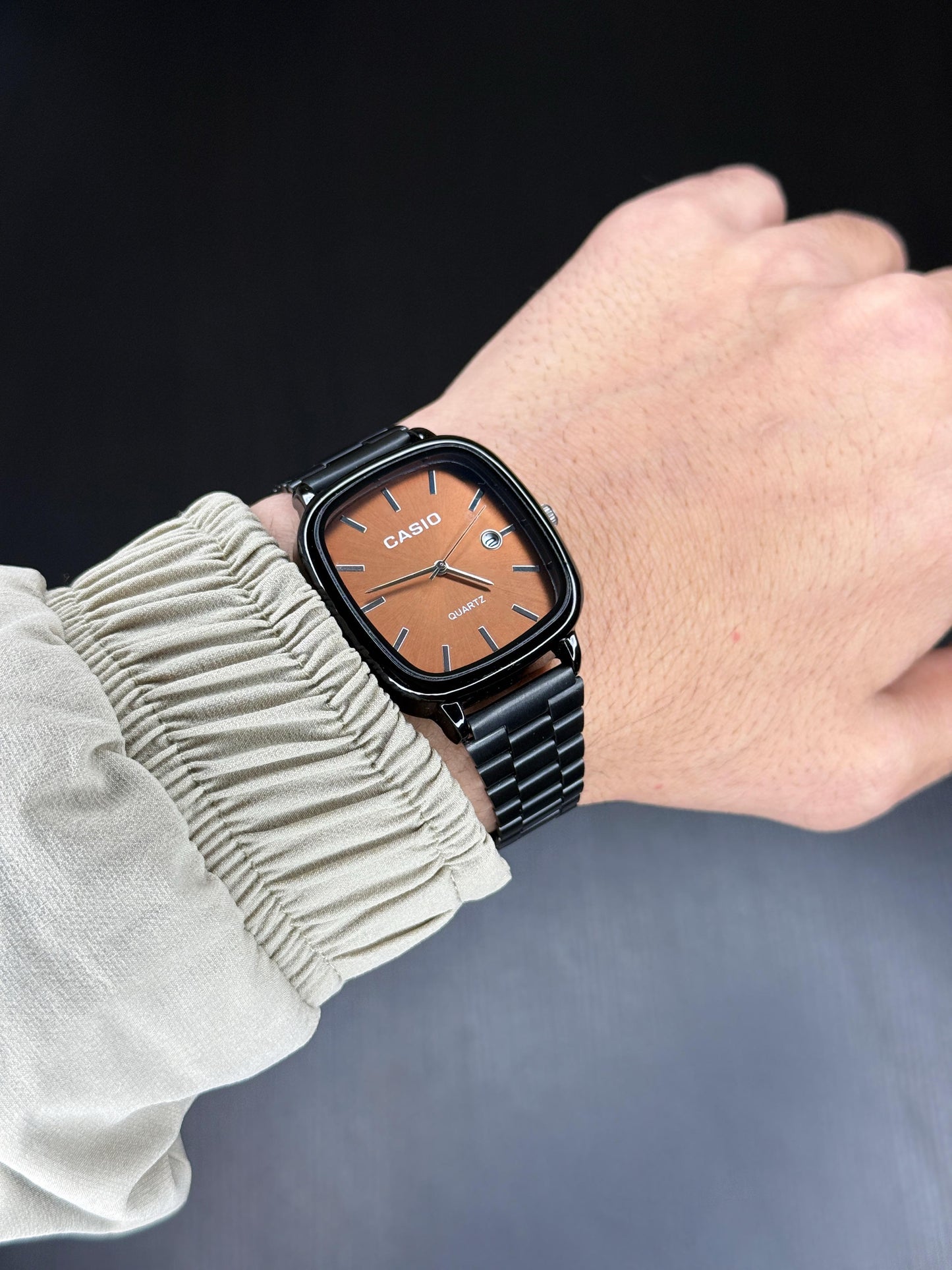 Elevate your style with this sleek and sophisticated watch