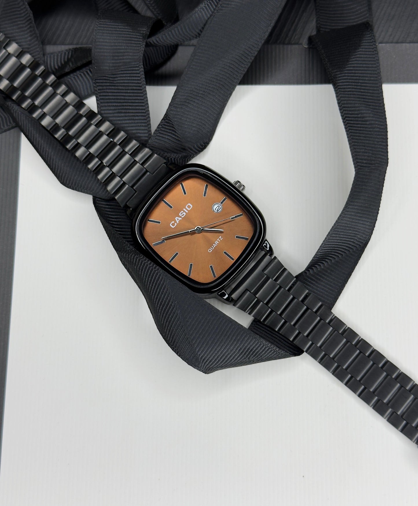 Elevate your style with this sleek and sophisticated watch