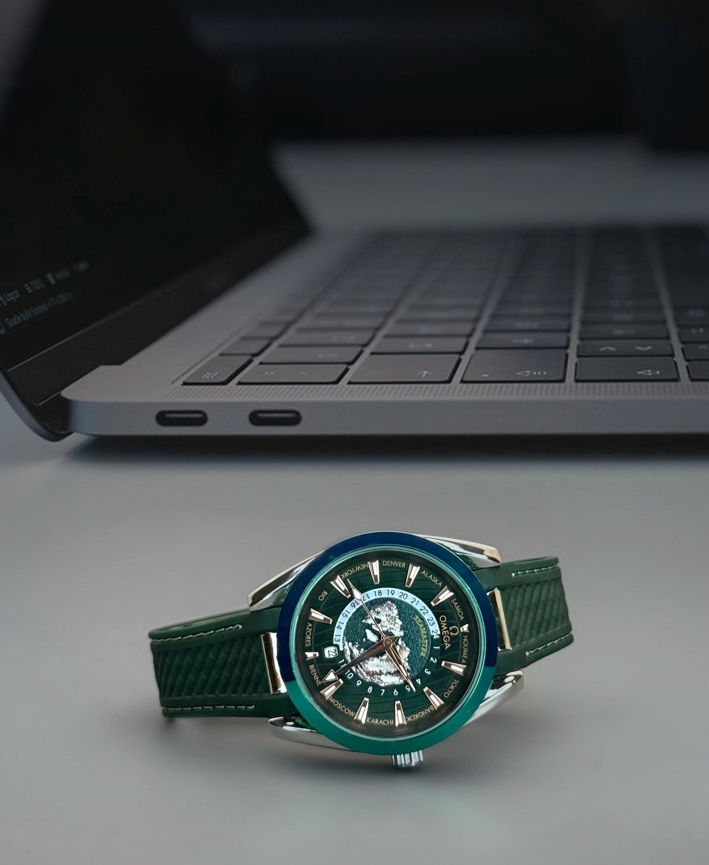 Premium watch with automatic Aqua Terra movement