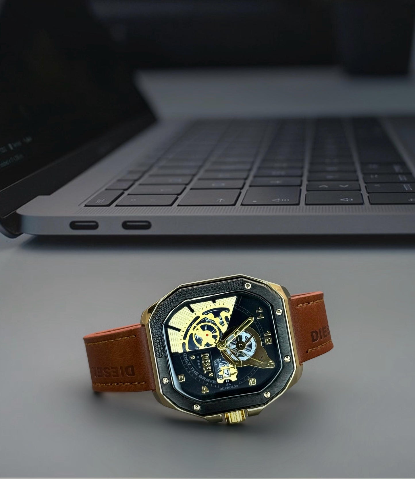 Stylish Analog Men's Watch