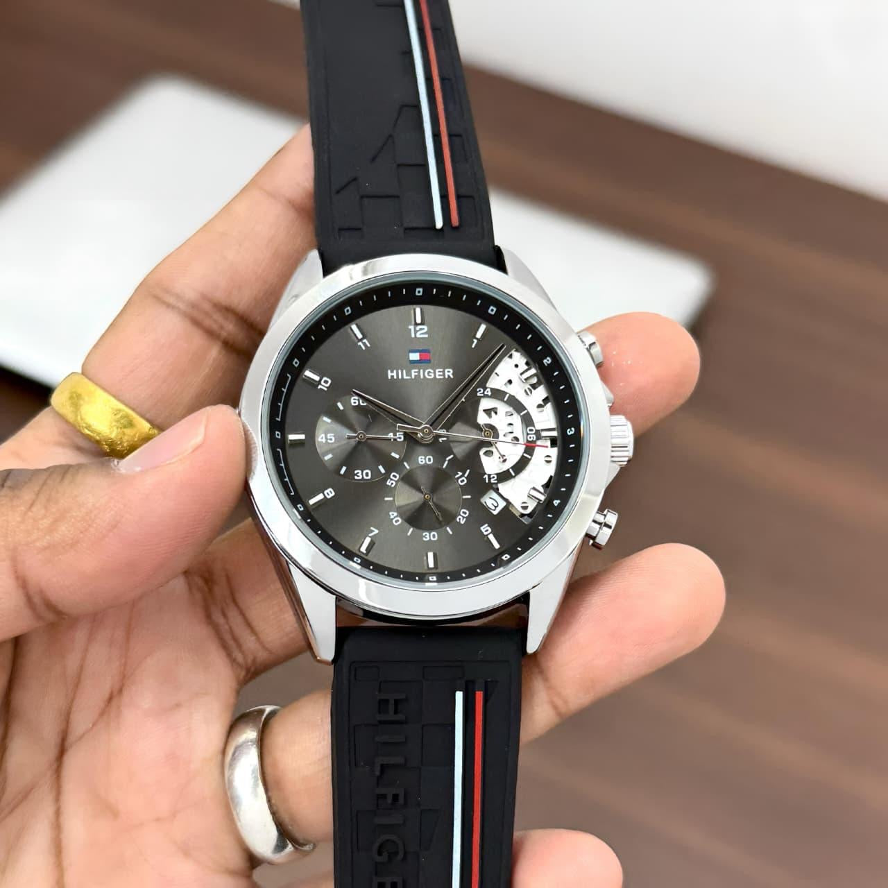 Analogue Quartz Watch – Inspired Quality BLACK Edition