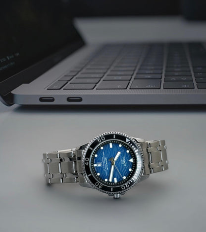 Elegant Blue Dial Stainless Steel Watch – Men’s Edition