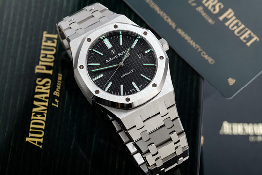 Luxury Timepiece - Iconic Design