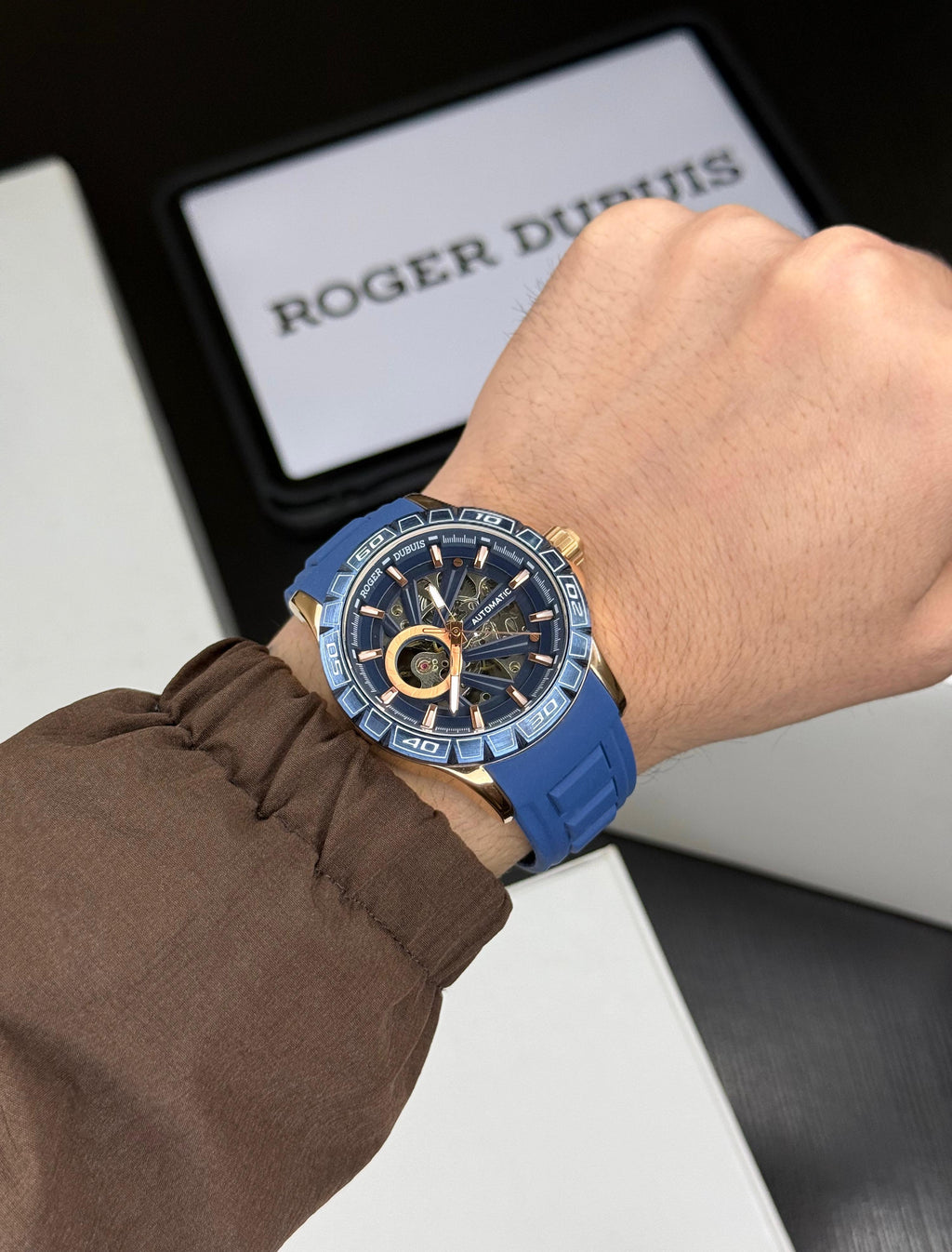 Full Automatic Water Resistant Watch – Bold Sporty Design
