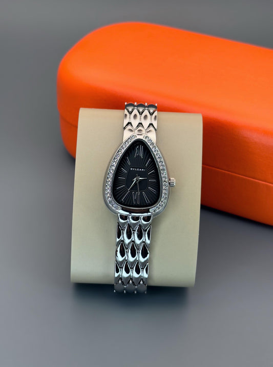 Elegant Oval Dial and Quartz movement Ladies Watch