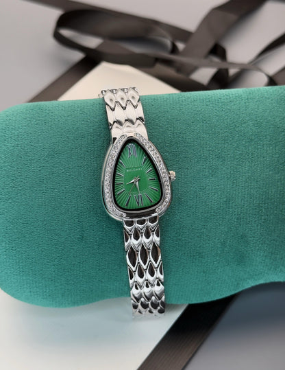 Elegant Oval Dial and Quartz movement Ladies Watch