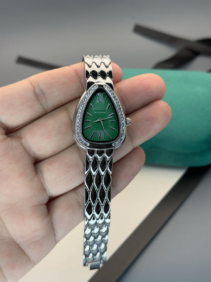 Elegant Oval Dial and Quartz movement Ladies Watch