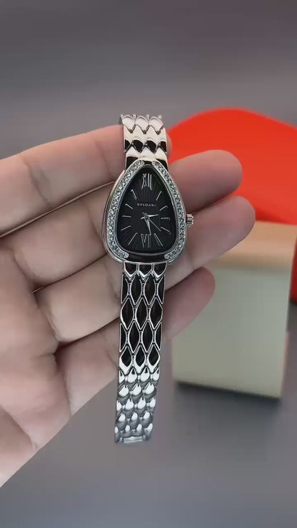 Elegant Oval Dial and Quartz movement Ladies Watch