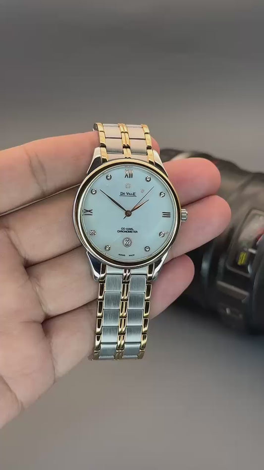 your style with this sophisticated men's watch